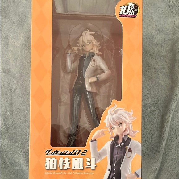 Anime Character Figure in White and Black Outfit - Picture 10 of 13